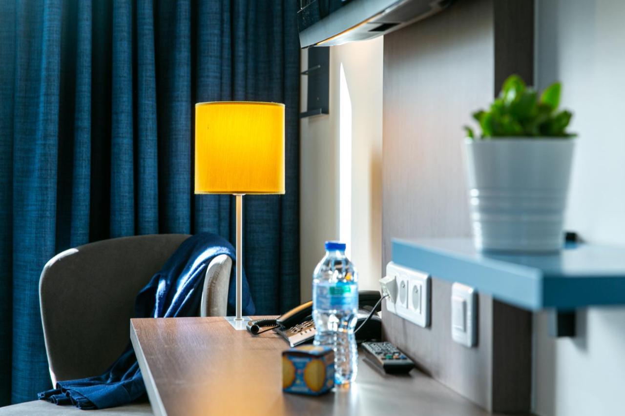 The Originals Boutique Hotel Restaurant Saint James, Монтегю Экстерьер фото