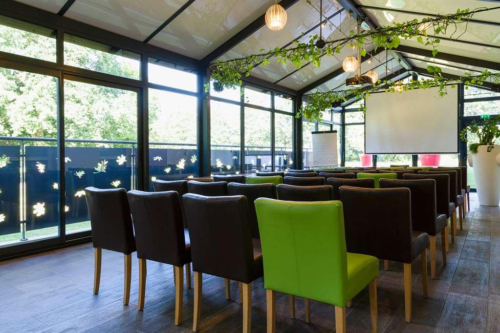 The Originals Boutique Hotel Restaurant Saint James, Монтегю Удобства фото