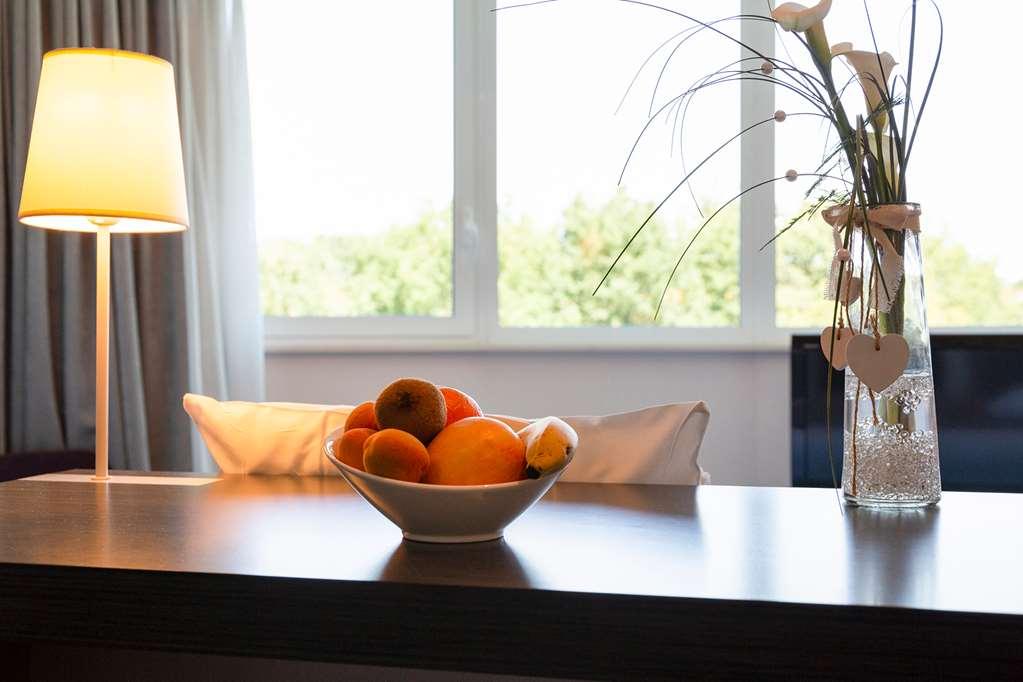 The Originals Boutique Hotel Restaurant Saint James, Монтегю Удобства фото